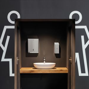 Bathroom accessories, Collection d'accessoires de salle de bain en m�tal