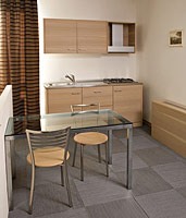 Collezione Host, Meubles sur mesure avec chambre et bloc de cuisine, finition bois de chêne blanchi