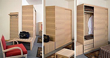 Collezione Host, Meubles sur mesure avec chambre et bloc de cuisine, finition bois de chêne blanchi
