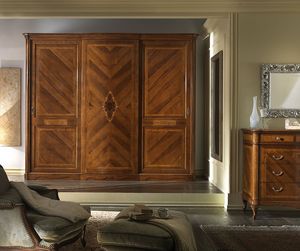 G 706, Armoire en noyer avec 3 portes coulissantes, plaqu