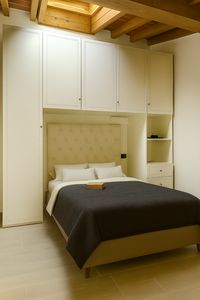 Armoire bridge sur mesure de style contemporain, Armoire bridge contemporaine, r�alis�e sur mesure