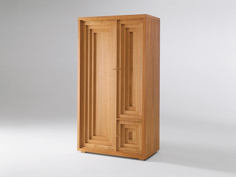 Josef Hoffmann wardrobe, Cabinet en bois naturel de cerise, trois portes, la conception viennoise