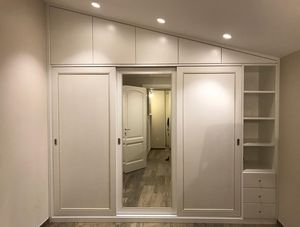 Armoire mansard�e sur mesure, Armoire sur mesure pour grenier, avec portes coulissantes