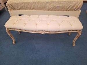 Art. 898, Banc de style classique avec si�ge en �cos-cuir
