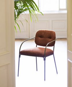 Divina-P, Chaise en mtal rembourre, aux formes sinueuses