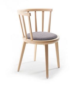 Karnia, Chaise en bois au design country dans une touche moderne