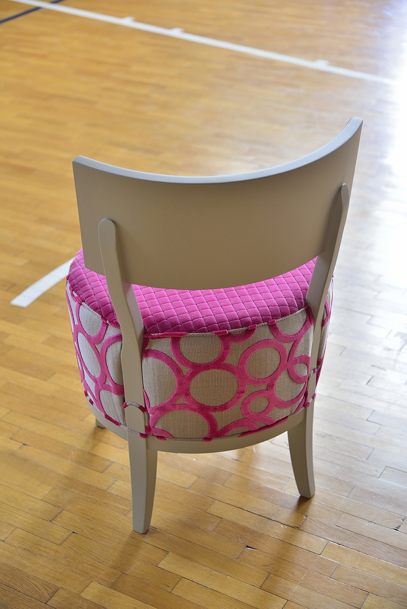 Chaise élégante, avec siège rond rembourré, pour le restaurant | IDFdesign