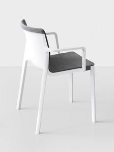 LP Padded with armrests, Chaise design moule par injection avec accoudoirs