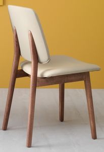 Luxy 610/612/614, Chaire en bois de frne, assise et dossier rembourrs en cuir synthtique