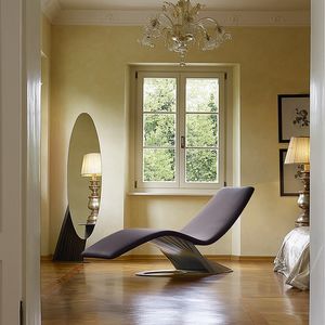 Lullaby, Chaise longue aux formes sinueuses