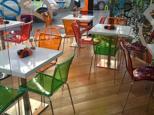 Sol chair, Chaises en polycarbonate de couleur, empilable, pour bar-restaurant et cuisine