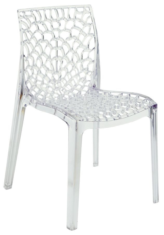 Chaise en plastique transparent perforé adapté pour l'extérieur