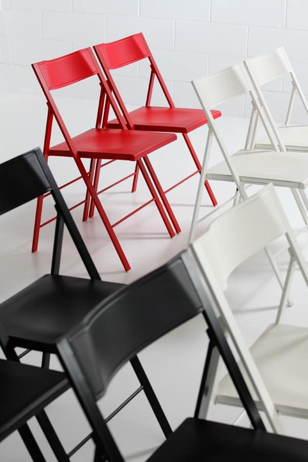 Pocket plastic, Polyvalent chaise pliante, structure en métal, assise et dossier en polypropylène coloré