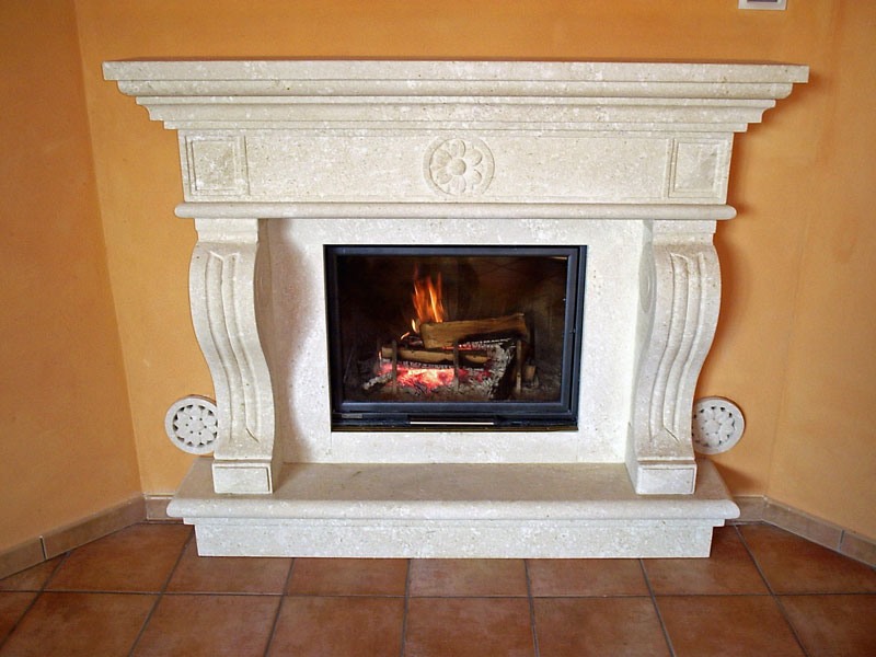 Fireplace Livorno, Structure en Vicence pierre blanche pour cheminée