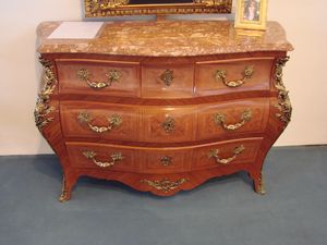 Art. 150, Commode avec dessus en marbre, style Louis XV