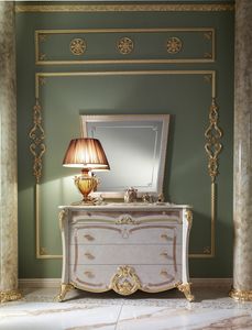 Isabelle commode, Commode aux d�corations luxueuses