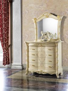 Madame Royale commode, Commode finement d�cor�e