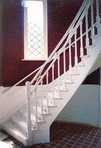 Escaliers blancs, Escaliers dans un style classique,  usage d'habitation et htels