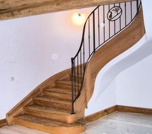 Fer et bois escaliers, Fer et un escalier en bois, dans un style classique