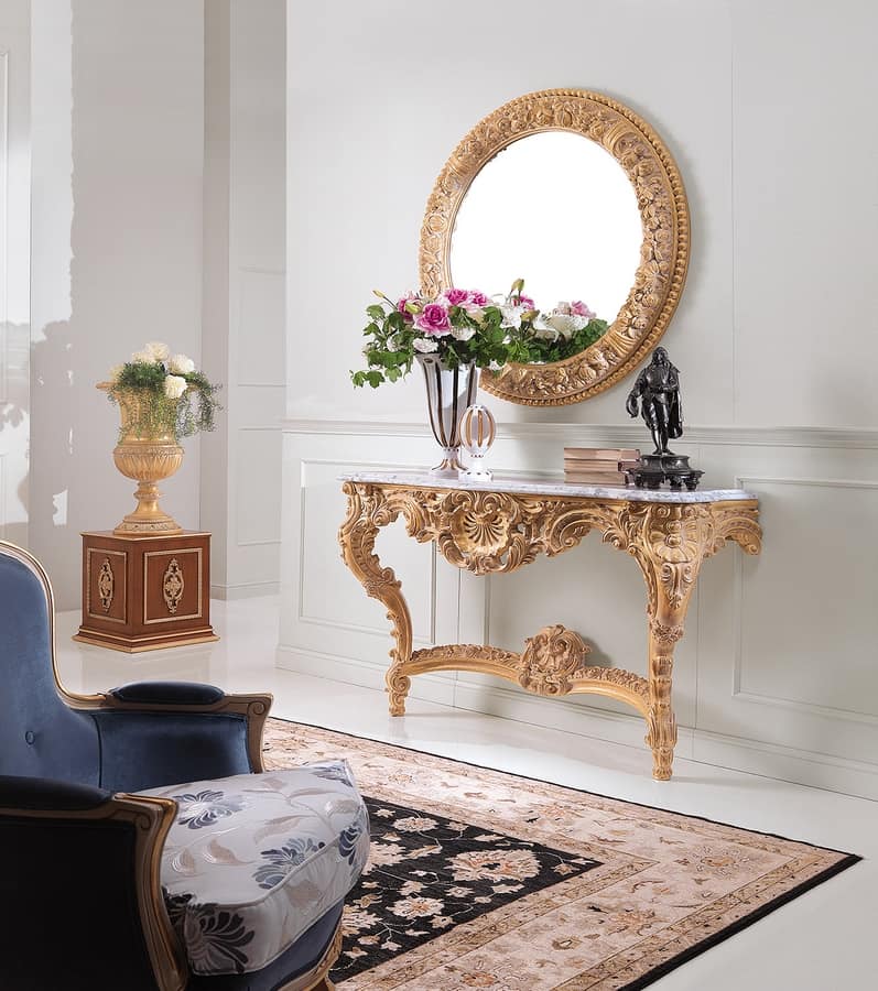 Cheminée ancienne en marbre blanc de Carrare avec fleurs sculptées