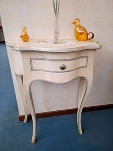 Art. 85/C, Console laqu�e blanche de style classique, prix de sortie