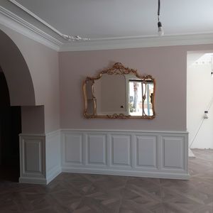 Boiserie sur mesure pour salon, Boiserie r�alis�e sur mesure pour l'am�nagement d'un salon. Boiseries en bois laqu� blanc.