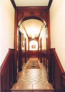 Corridor Boiserie, Acajou boiserie pour les couloirs, style classique