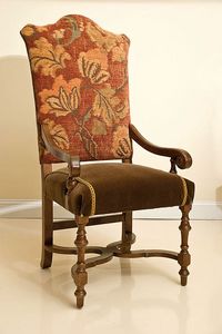 Art. 95/A chaise avec accoudoirs, Chaise avec accoudoirs, recouvert de tissu, avec des lignes classiques