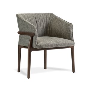 Hug P, Fauteuil en bois, enveloppant et confortable