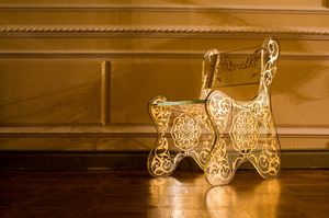 Mini Sinuosa Gold Arabesque, Fauteuil en verre, avec des décorations de style moyen-oriental