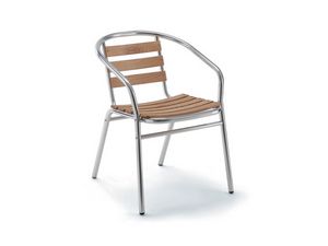 2023, Chaise empilable en aluminium, avec lattes de bois