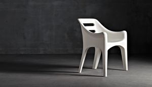 Russell, Chaise design galement pour l'extrieur