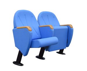 Prestige, Confortable fauteuil tapissé de velours