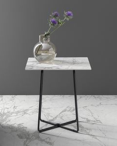 Pegaso, Table basse avec base en métal noir, plateau en grès