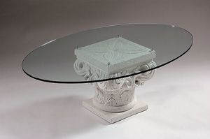 Erato, Table basse classique avec chapiteau de pierre