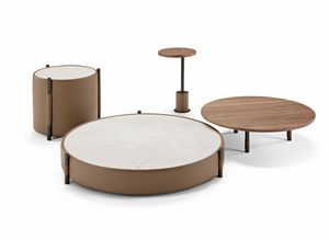 Manfi, Les tables basses sont de forme circulaire