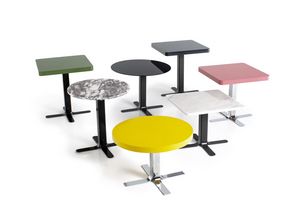 Plus, Collections de petites tables personnalisables