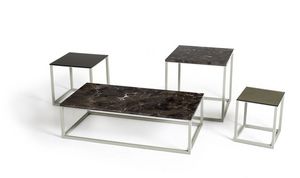 Square Less, Petites tables avec base en métal