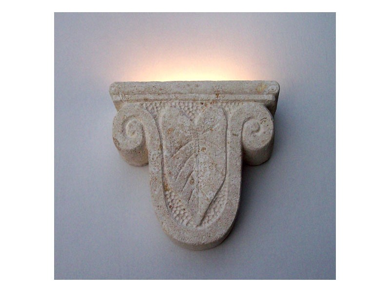 Ariete, Lampe de mur, forme de tête de bélier, en pierre