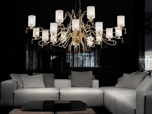 Delhia chandelier, Lustre avec des lignes sophistiques avec effet dramatique