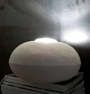 UFO 30, Lampadaire en pierre, forme ronde