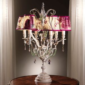 Sylvie TL-06 W, Lampe de table pleine de détails décoratifs
