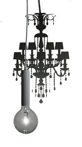 Ghost SE634M, Lampe avec dcor qui simule l'ombre d'un vieux lustre