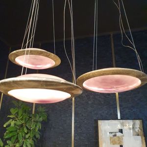 Ufo CH 35/43/52, Lampe  suspension en marbre et verre color