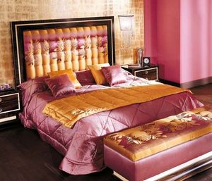 941, Lit double, tte de lit rembourre, pour les chambres de style classique