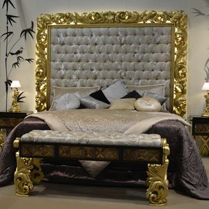 Art. NC001LT, Lit avec tte de lit sculpt, finition feuille d'or