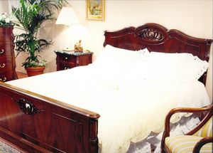 Beethoven lit, Lit de style classique sculpt� � la main