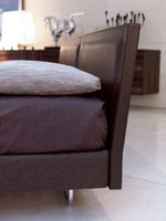 Deex, Lit moderne avec tête de lit en cuir, des lattes de bois orthopédiques