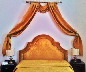 Lit Palladio , Lit de style classique, avec tte de lit en viscose velours