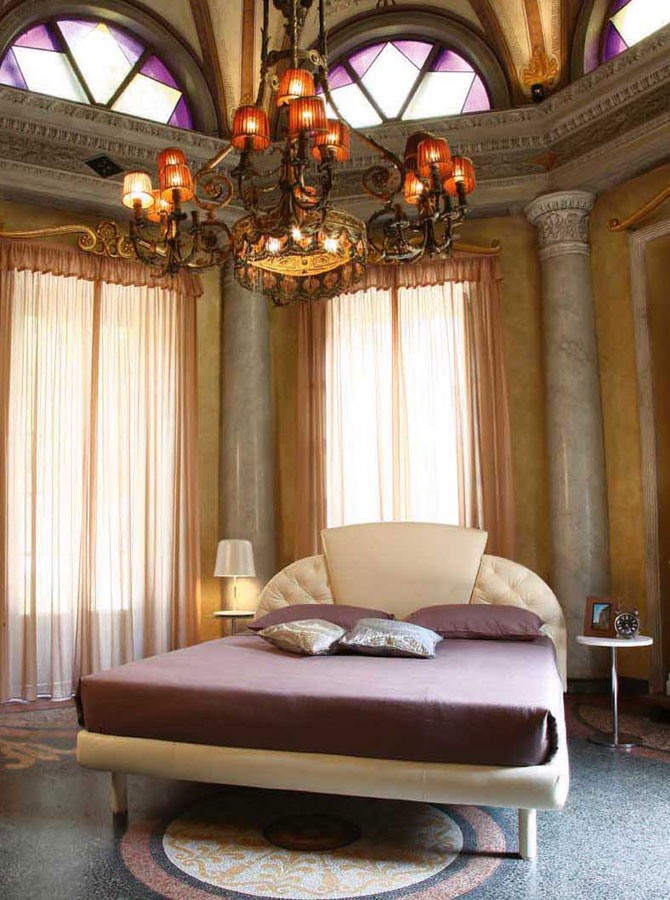 Prestige, Lit rembourré traditionnel, tête de lit avec 3 panneaux, pour les hôtels